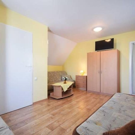 Zolty Domek Apartment Dźwirzyno Exterior foto